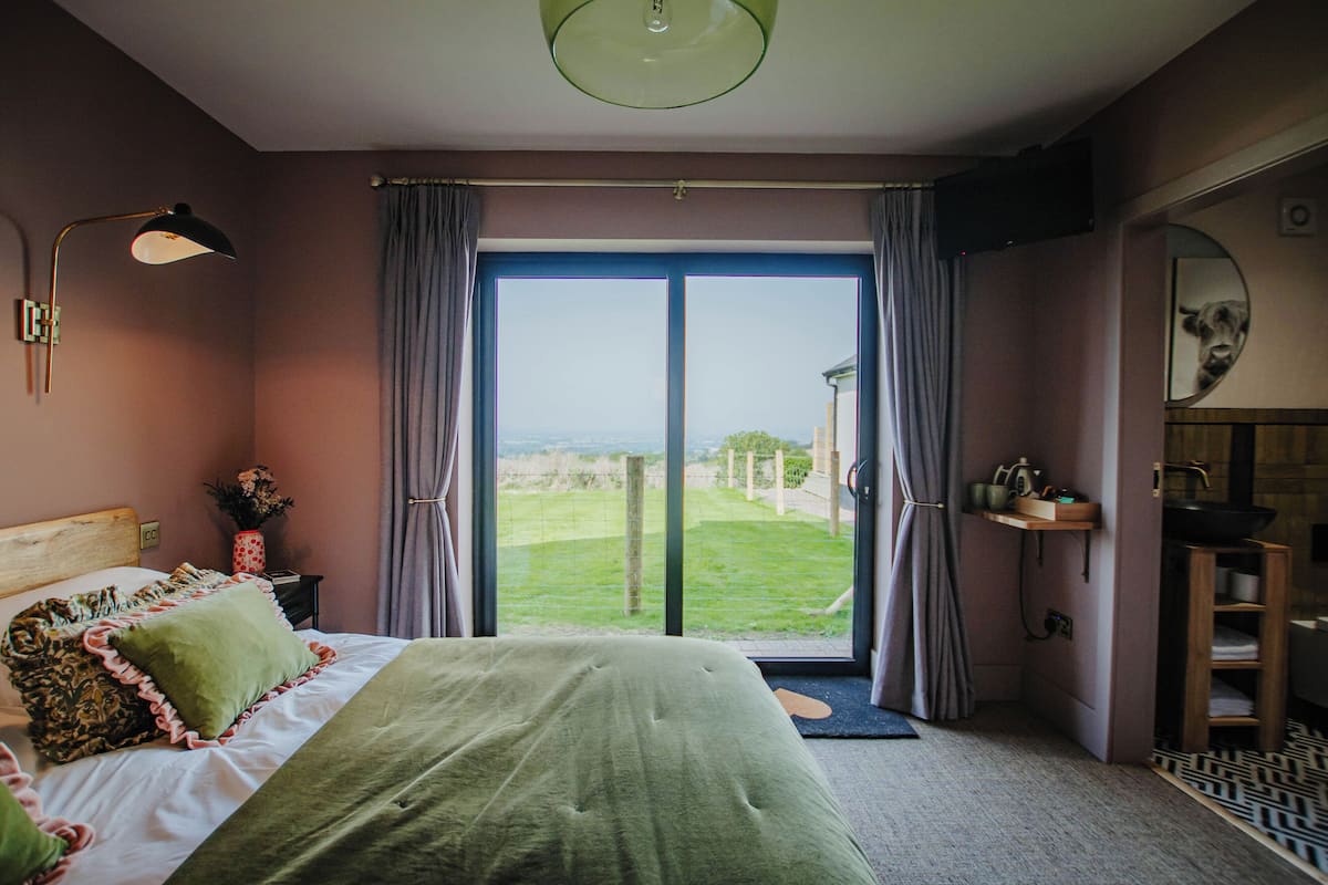 Dobbeltværelse (Super king with valley view) | Premium-sengetøj, senge med topmadrasser, minibar, individuelt design