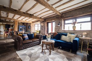 Premium bedding, pillowtop beds, minibar, individually decorated - Hanley House (Tenbury Wells)