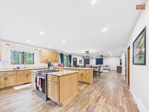 NEW 2025 Escape to Your Perfect Getaway at Three Pines, Sleeps 10, 3 Bath