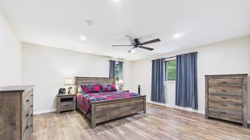 3 quartos, berço de viagem, Wi-Fi de cortesia, roupa de cama
