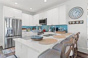 Kühlschrank, Mikrowelle, Ofen, Geschirrspüler