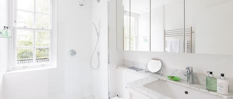 Douche, séchoir à cheveux