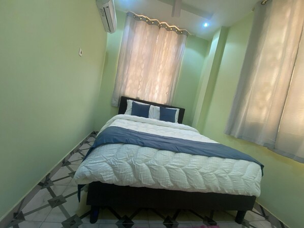 1 bedroom, desk, iron/ironing board, WiFi