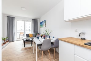 Classic Condo | Living area - SperApart Habicha (Warsaw)