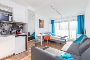 Family Room | 1 bedroom, iron/ironing board, free WiFi