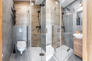 Family Room | Bathroom | Towels, soap, toilet paper - SperApart Habicha (Warsaw)