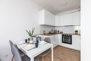 Classic Condo | Private kitchenette | Cookware/dishes/utensils - SperApart Habicha (Warsaw)