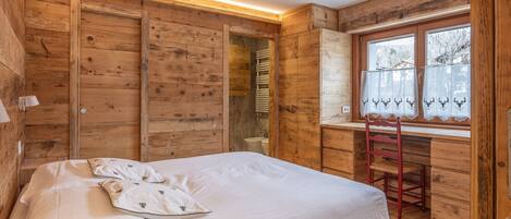 3 bedrooms, desk, free WiFi, bed sheets