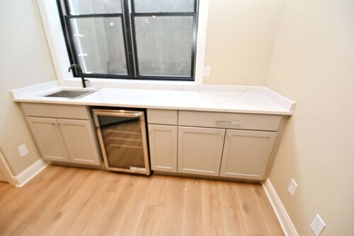 Luxury Townhouse near Notre Dame with Fireplace & Pit (1418)