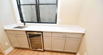 Luxury Townhouse near Notre Dame with Fireplace & Pit (1418)