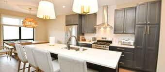 Luxury Townhouse near Notre Dame with Fireplace & Pit (1418)
