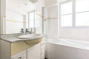 Douche, sèche-cheveux