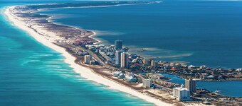 đđŽSeahorse Siesta: Walk to the Beach | Lagoon Views | Two Balconies