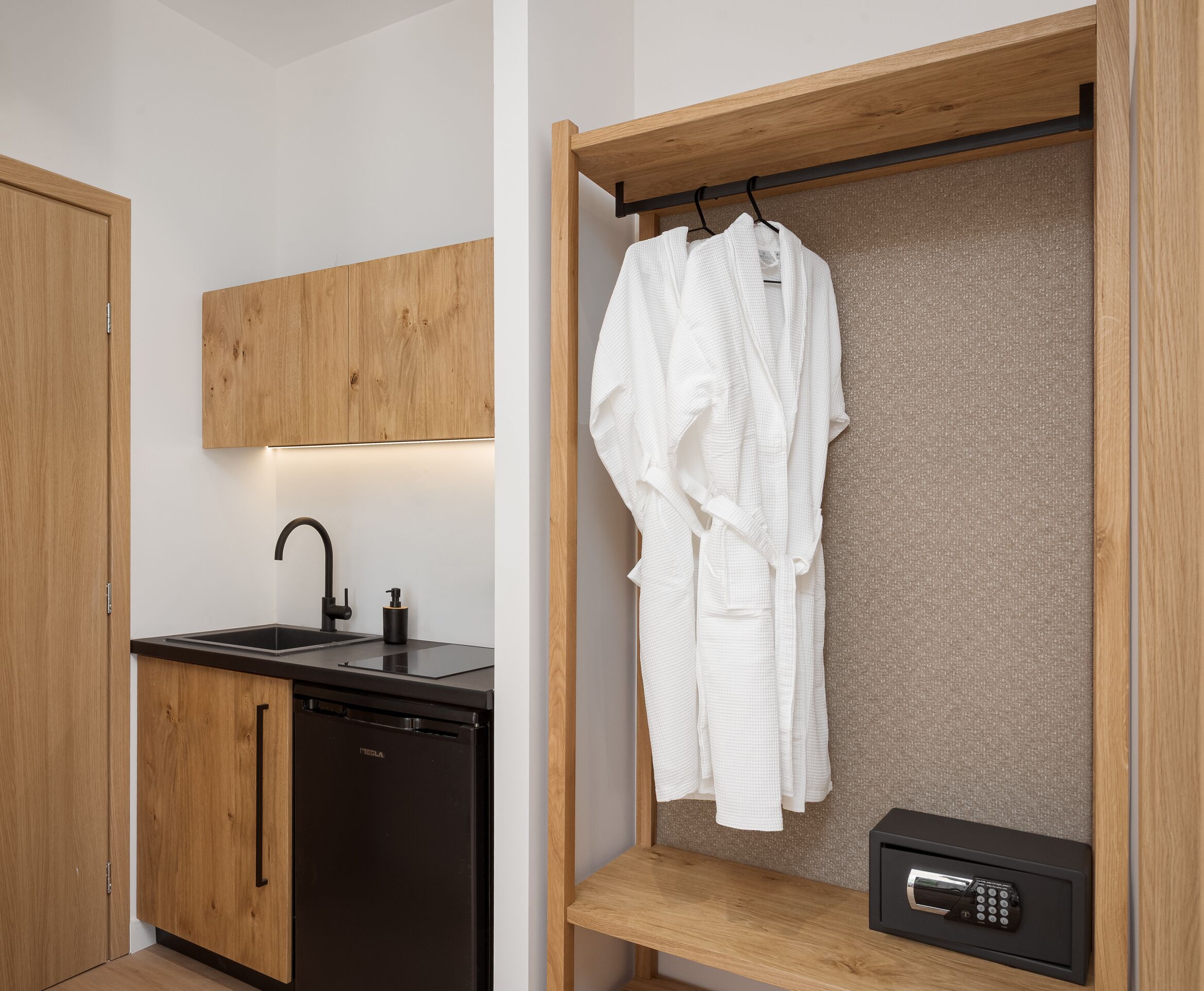 Microwave, stovetop, espresso maker, coffee/tea maker