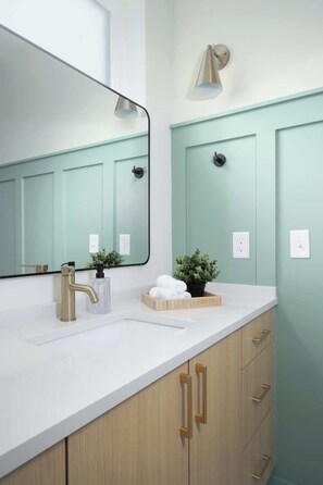 Shower - Brand New Condo near Downtown Knoxville (Knoxville)