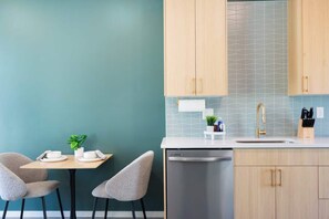 Dining - Brand New Condo near Downtown Knoxville (Knoxville)