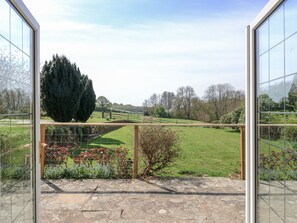 Cottage | Property grounds - Little Danns (Hailsham)