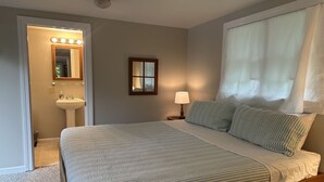 2 bedrooms, iron/ironing board, internet, bed sheets - VACATIONLAND - Town of Hope - Hobbs Pond (Hope)