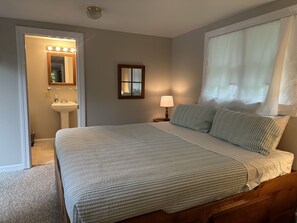3 slaapkamers, een strijkplank/strijkijzer, internet, beddengoed