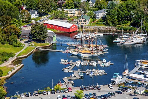 CAPTAINS COTTAGE- Town of Camden