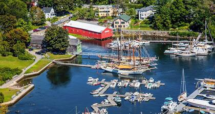 CAPTAINS COTTAGE- Town of Camden