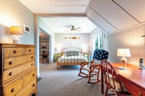 4 bedrooms, iron/ironing board, Internet, bed sheets