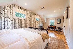 4 bedrooms, iron/ironing board, bed sheets