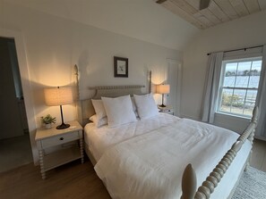 6 bedrooms, iron/ironing board, Internet, bed sheets