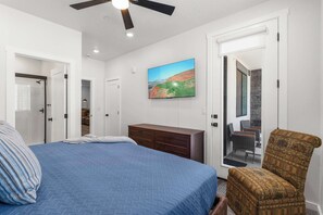 4 Schlafzimmer, Schreibtisch, Bügeleisen/Bügelbrett, Reisekinderbett