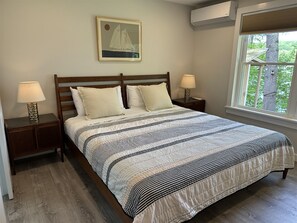 4 bedrooms, iron/ironing board, Internet, bed sheets