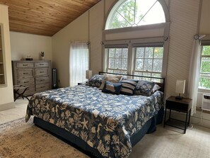 4 Schlafzimmer, Schreibtisch, Bügeleisen/Bügelbrett, Internetzugang