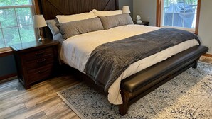 3 bedrooms, iron/ironing board, internet, bed sheets