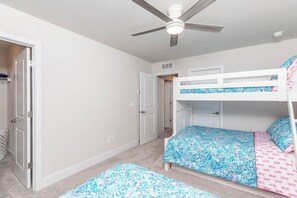 3 chambres, bureau, draps fournis