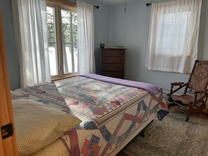 4 habitaciones, tabla de planchar con plancha, internet y ropa de cama 