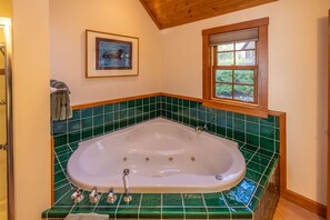 Ducha, secador de pelo y toallas