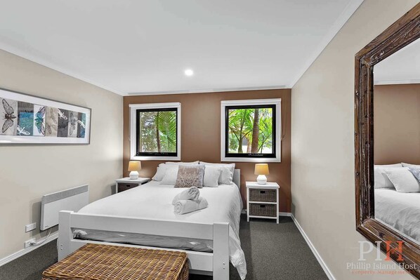 5 bedrooms, desk, iron/ironing board, travel crib