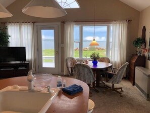 Dining - COOPERS BEACH COTTAGE - Town of Owls Head (Owls Head)