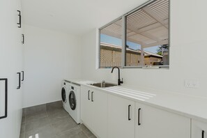 Interior - Dual Family Entertainer 9 Esplanade Victor Harbor (Victor Harbor)