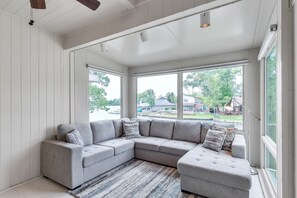 House, 4 Bedrooms | Living area | Smart TV, streaming services