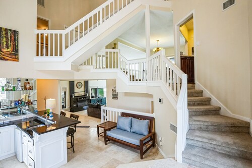 Lakefront Retreat With Private Pool, Hot Tub And Dock 4 Bedroom Home