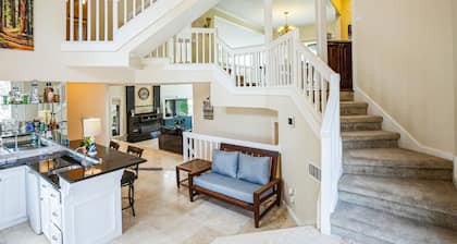 Lakefront Retreat With Private Pool, Hot Tub And Dock 4 Bedroom Home