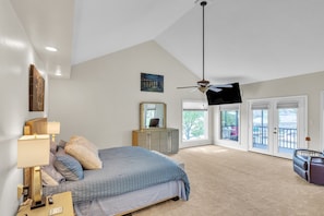 House, 4 Bedrooms - Lakefront Retreat With Private Pool, Hot Tub And Dock 4 Bedroom Home (Montgomery)