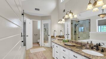 House, 4 Bedrooms | Bathroom | Towels, shampoo