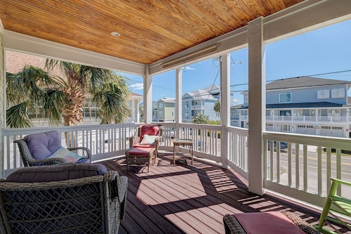 Casa Bella - oceanview, just steps to the beach