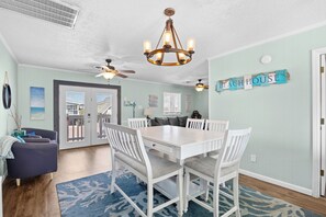 Dining - Blushing Mermaid (North Myrtle Beach)