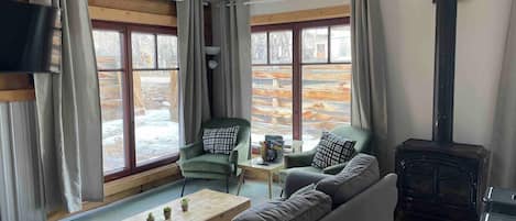 Smart TV, fireplace