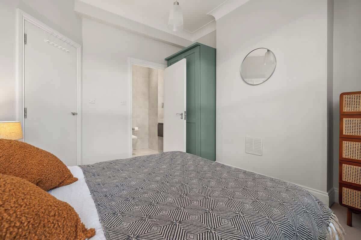 1 slaapkamer, een strijkplank/strijkijzer, reisbedje, wifi