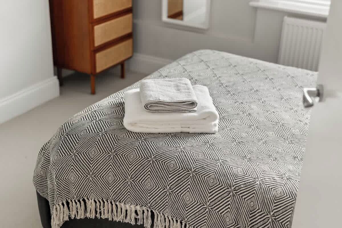 1 dormitorio, tabla de planchar con plancha, cuna de viaje y wifi