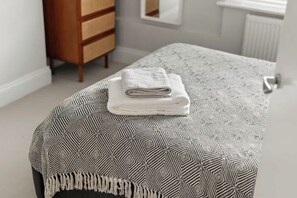 1 bedroom, iron/ironing board, travel cot, WiFi