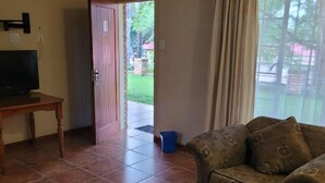 Standard Twin Room | Garden view - Mumo Lodge (eManzana)